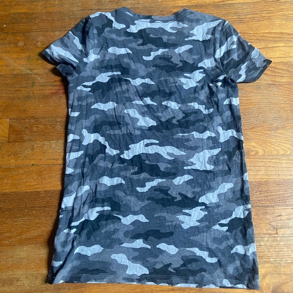 Gray camo VS t-shirt - Picture 2 of 3